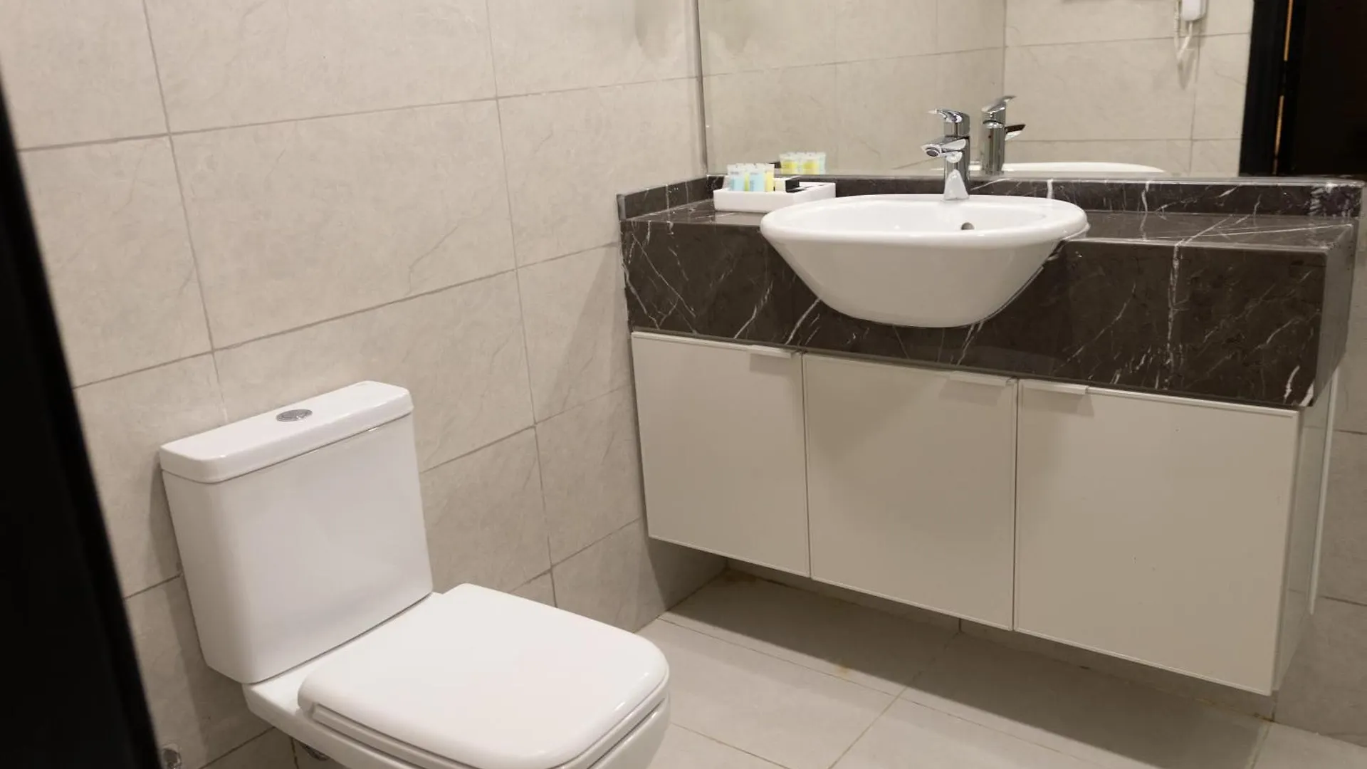 Vendome Plaza Hotel Dubai 3*,
