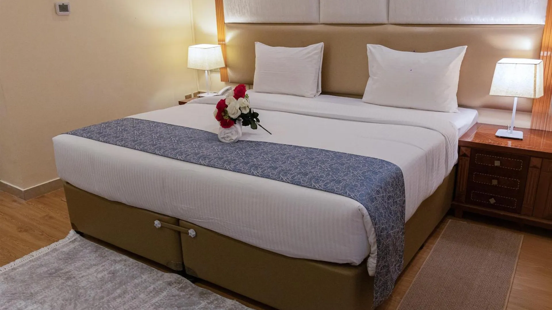 Vendome Plaza Hotel Dubai 3*,